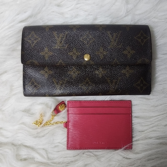 Prada Handbags - Please don't buy it for Mia.